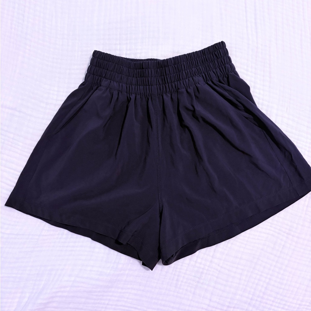 NWOT Vuori Villa Shorts